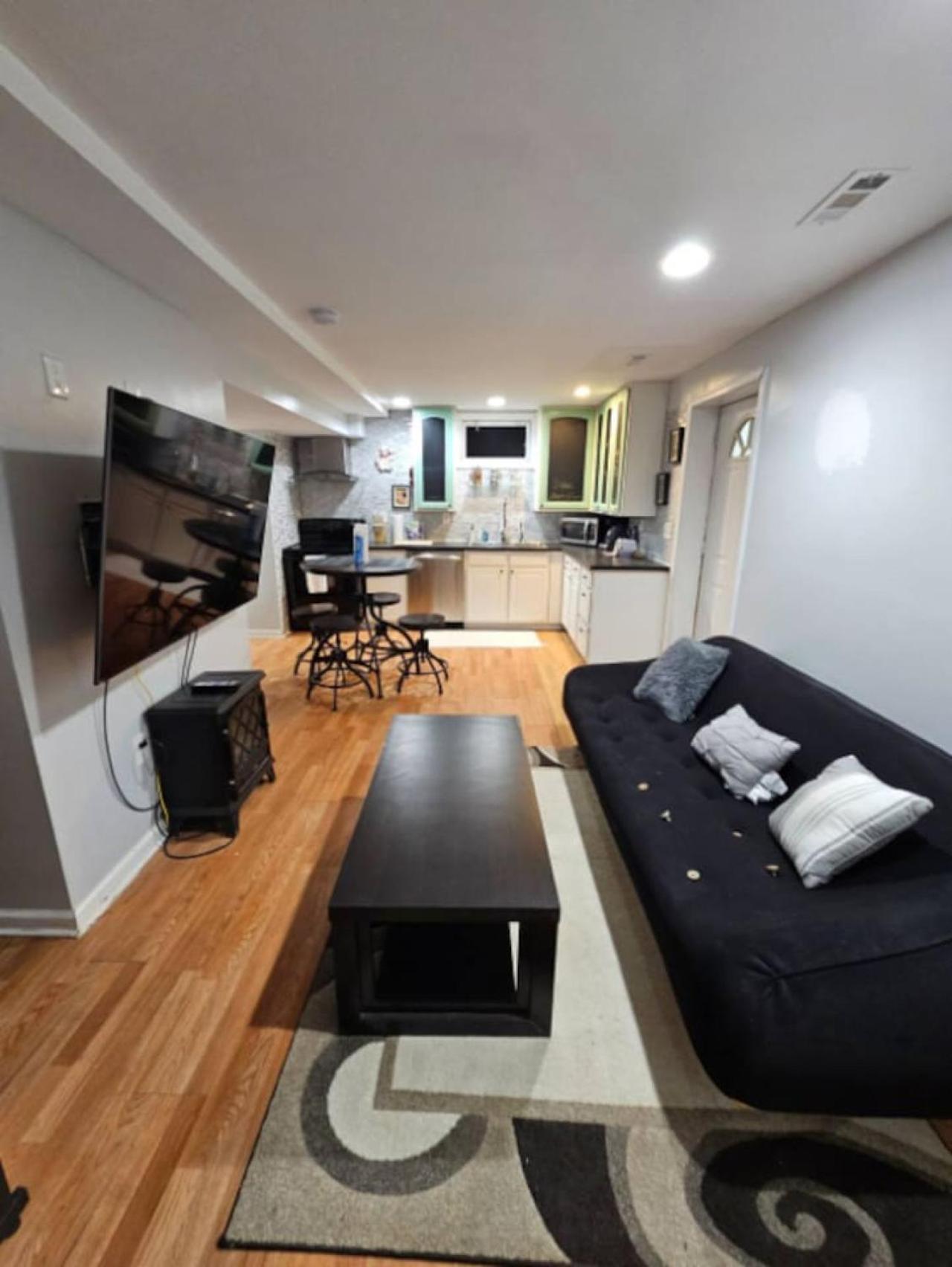 Private Entrance Full Kitchen 2 Bedroom Apartment Fredericksburg Exterior photo